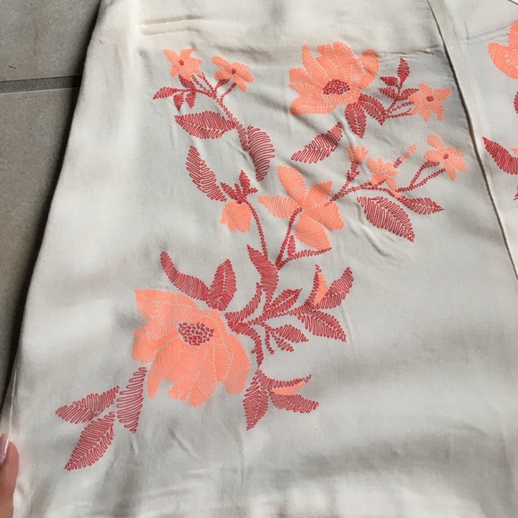 🌺NWT, H&M super cute high waisted cream shorts🌺 - Picture 3 of 4